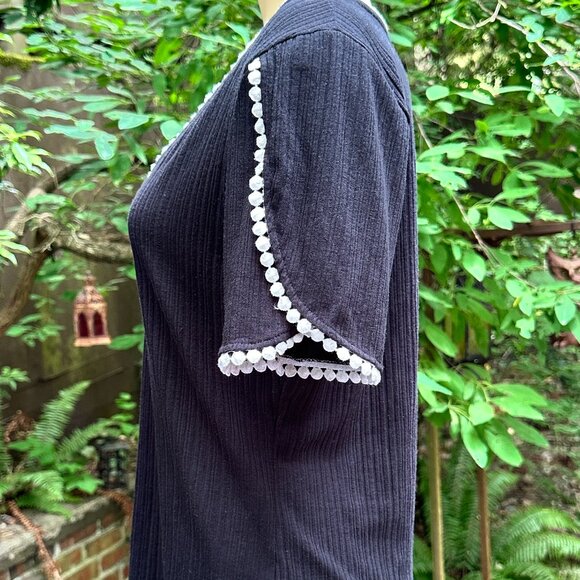 🌷 Who What Wear - Black tulip sleeve top with white trim 🌷 - Picture 2 of 7